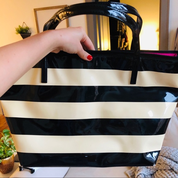 Cream/Black striped Kate Spade purse! - Picture 2 of 8